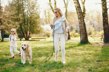 sevimli kızı ile zarif anne 