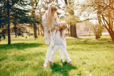 sevimli kızı ile zarif anne 