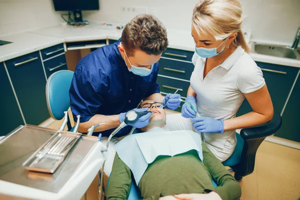 Dentista e paziente — Foto Stock