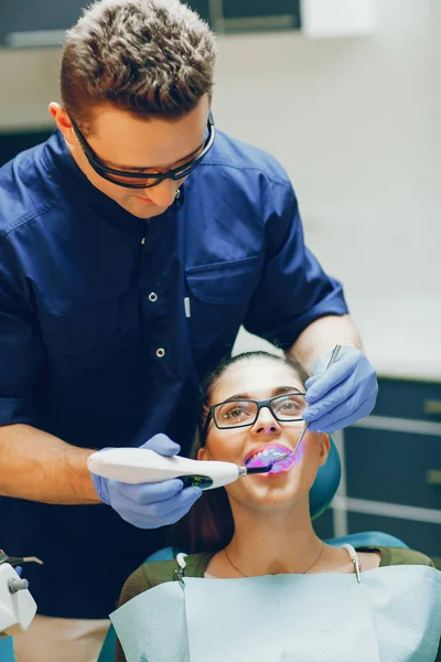 Dentista e paziente — Foto Stock