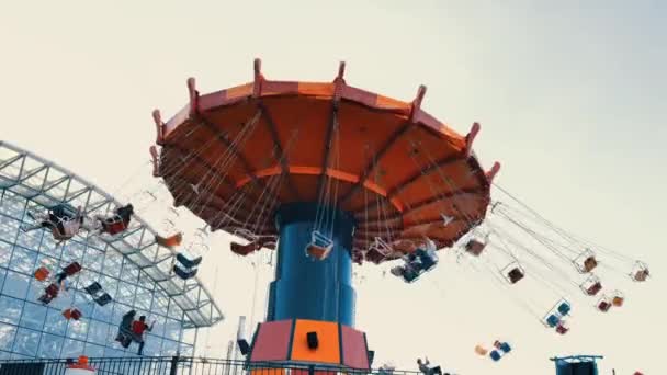 Navy Pier, Chicago Illinois, May 22, 2019: video of people riding a swing at a fair at Navy Pier in Chicago — Stock Video