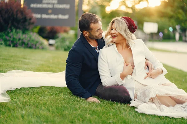 Elegante casal adulto — Fotografia de Stock