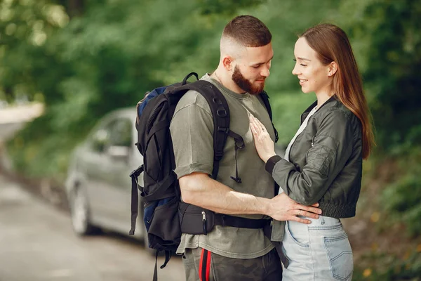 Beautiful couple spend time on a summer forest — Stock Photo, Image