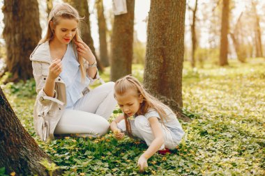 sevimli kızı ile zarif anne