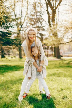 sevimli kızı ile zarif anne