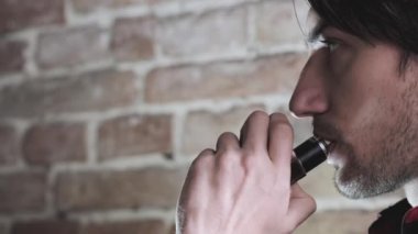 Bu şehirde şık ve zarif bir adam var.