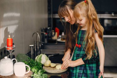 aile içinde bir mutfak