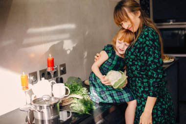 aile içinde bir mutfak