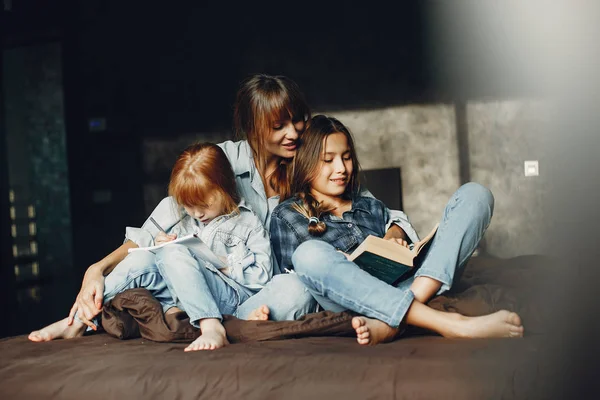 Mother with daughters at home — Stock Photo, Image