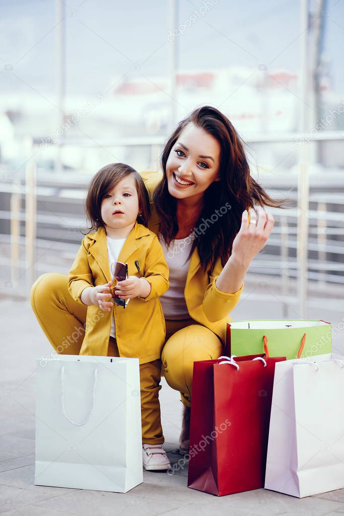 Mother and daughter with shopping bag in a city