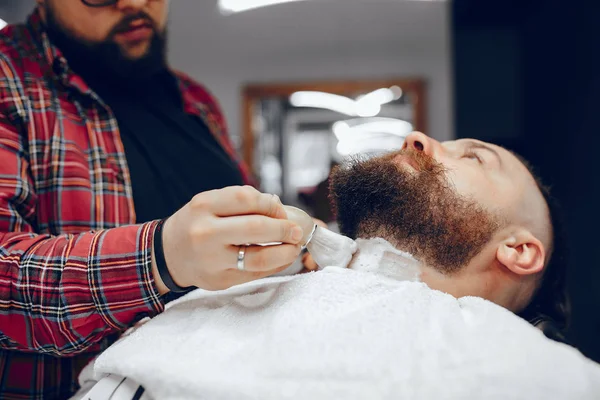 Stylish man sitting in a barbershop — Stock Photo, Image