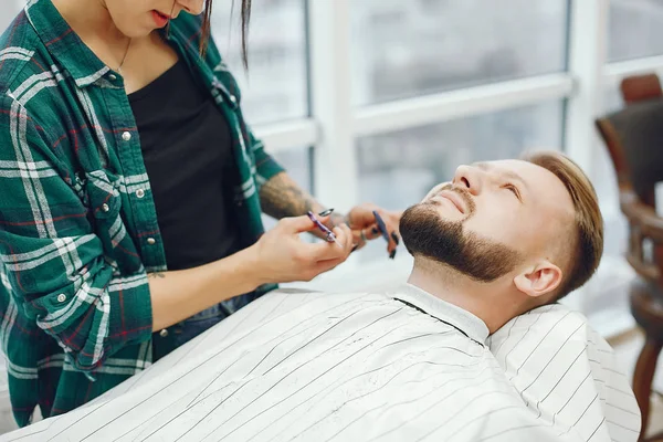 Stylish man sitting in a barbershop — Stock Photo, Image