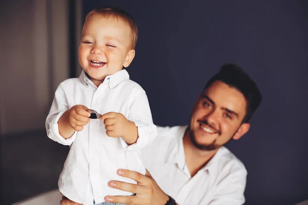 Father with son at home — Stock Photo, Image