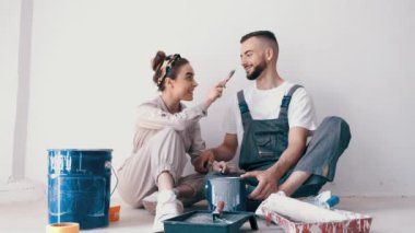 mutlu çift birlikte ilk daire boyama