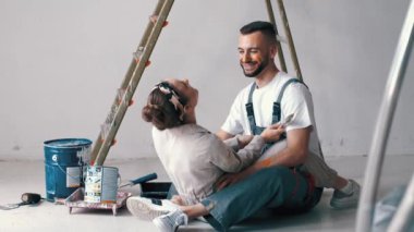 mutlu çift birlikte ilk daire boyama