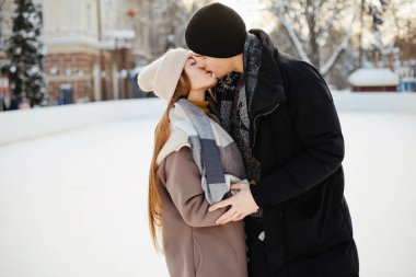 Bir Ice arena içinde şirin çift