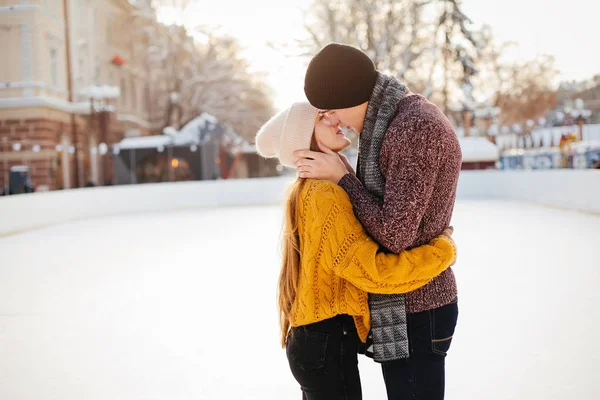 Cute couple in a ice arena — Stock Photo, Image