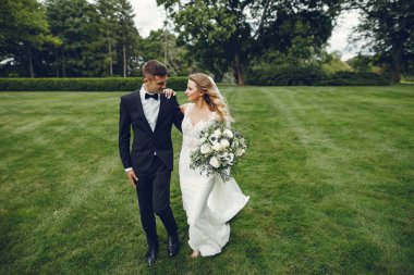 Zarif bir düğün çifti