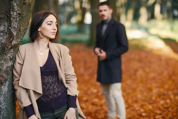 Couple in the park — Stock Photo, Image