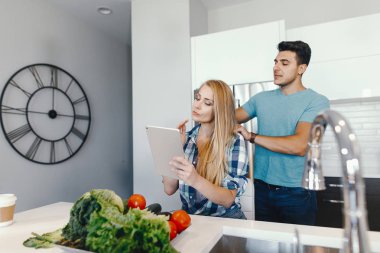 Çift evde bir mutfak