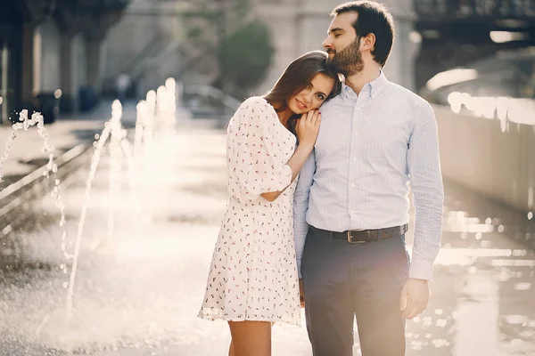 Elegant couple in a city — Stock Photo, Image