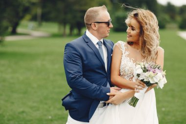 Zarif bir düğün çifti