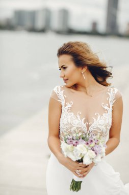 Zarif gelin su yakınında