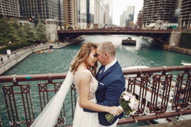 Zarif bir düğün çifti