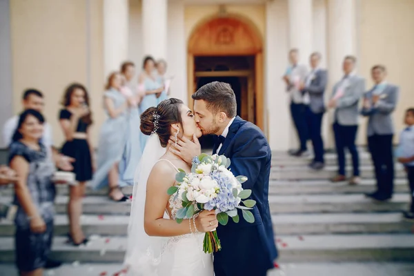 Novia con novio —  Fotos de Stock