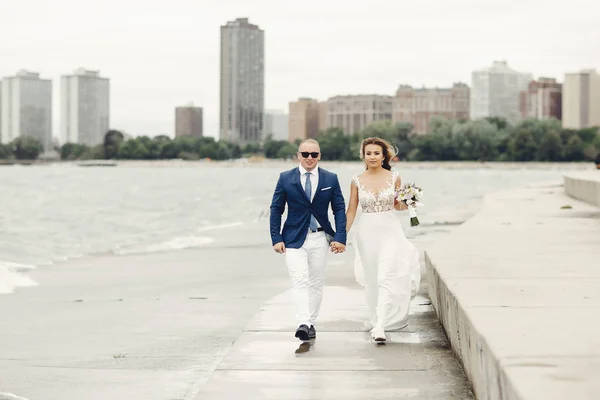 Casal elegante — Fotografia de Stock