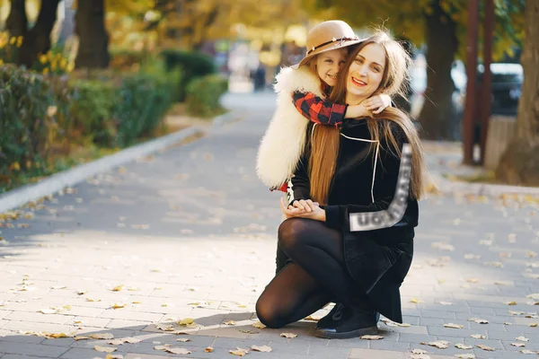 Madre con hija —  Fotos de Stock