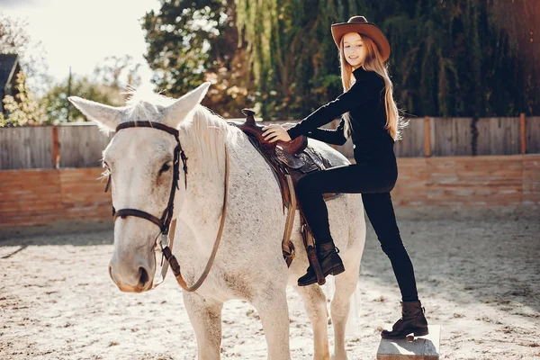 Elegants girl with a horse in a ranch — Stock Photo, Image