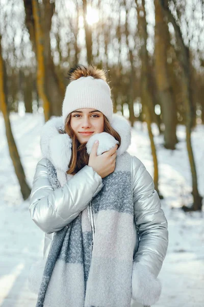 Menina no inverno — Fotografia de Stock