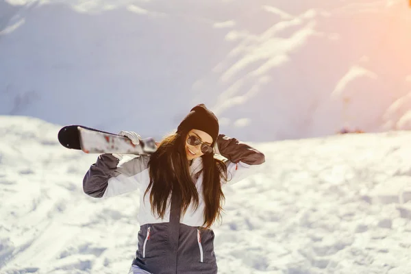 Дівчина з лижних — стокове фото
