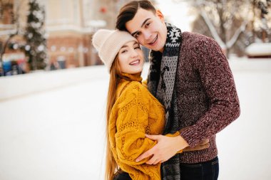 Bir Ice arena içinde şirin çift