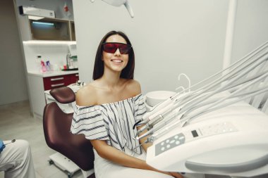 Bir diş hekimi güzel kız