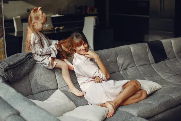 Mother with daughter at home — Stock Photo, Image