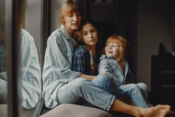 Mother with daughters at home — Stock Photo, Image