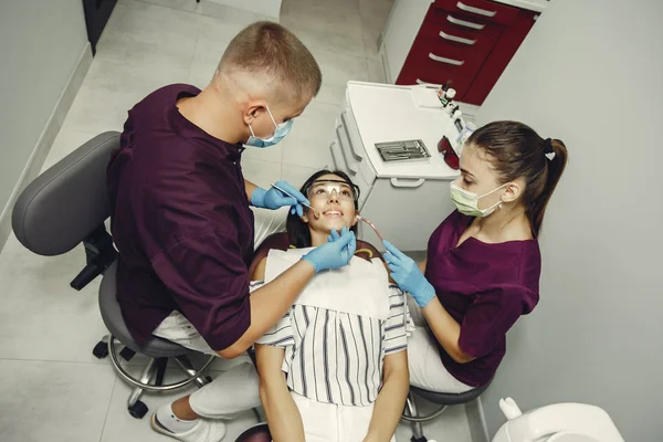 Beautiful girl in a dentist — Stock Photo, Image