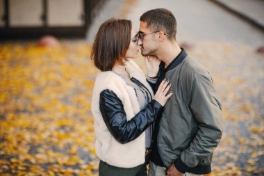 şehirde takılmak Çift