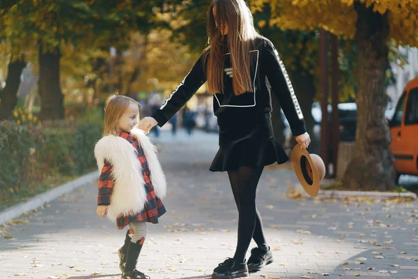 Mutter mit Tochter — Stockfoto