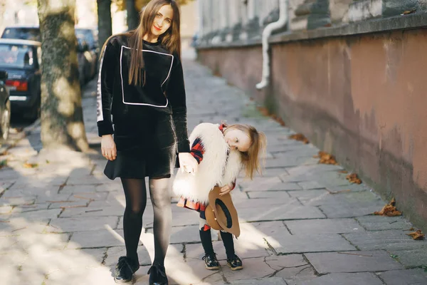 Matka z córką — Zdjęcie stockowe