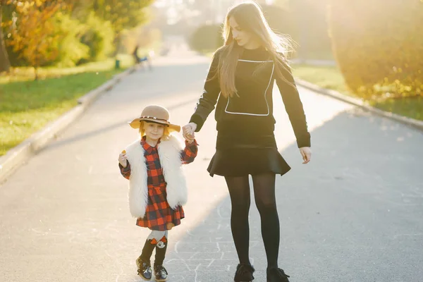 Mutter mit Tochter — Stockfoto