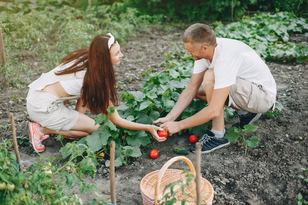 Beautiful couple works in a garden near the house — ストック写真