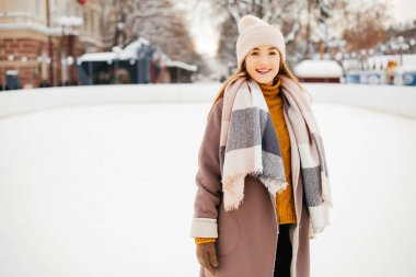 Sevimli ve güzel kız kış City