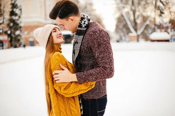 Cute couple in a ice arena — Stock Photo, Image