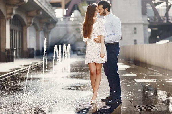 Elegant couple in a city — Stock Photo, Image