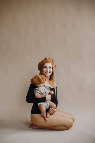 Elegant mother with cute little daughter in a studio — Stock Photo, Image