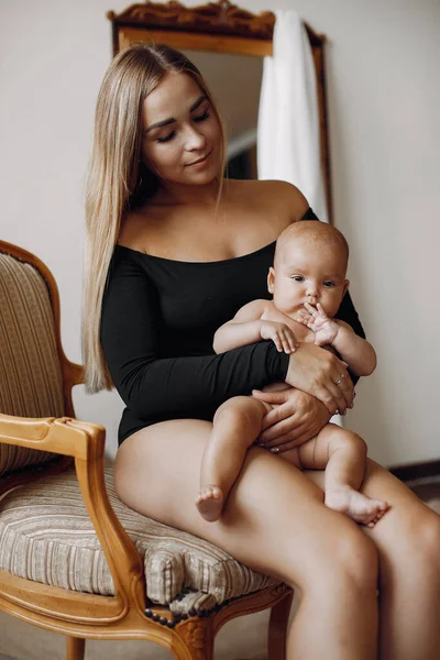 Elegant mother with cute little daughter in a studio — Stock Photo, Image