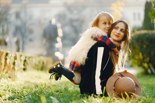 Mother with daughter — Stock Photo, Image